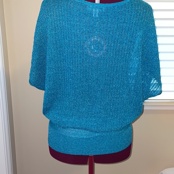 Gorgeous, unique CK top sz M - Picture 5 of 10